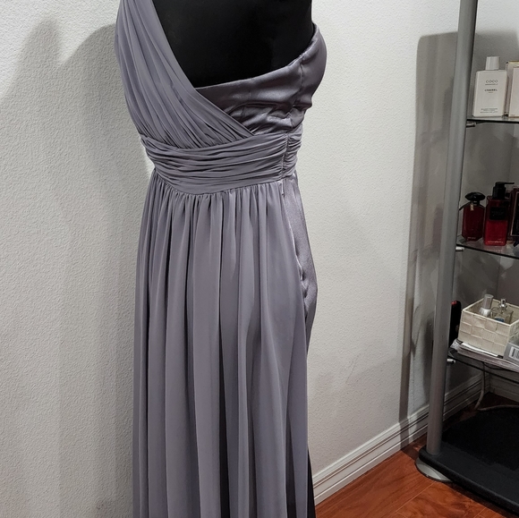One shoulder ruched nylon  overlay, flowing stain gown. - Picture 2 of 8
